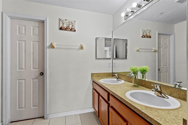 Building Photo - 2075 Cypress Bay Blvd