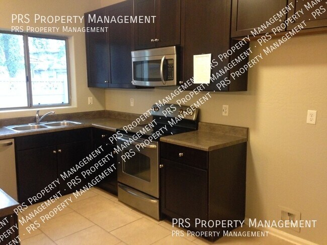 Building Photo - 1007 S Cheshire Ln