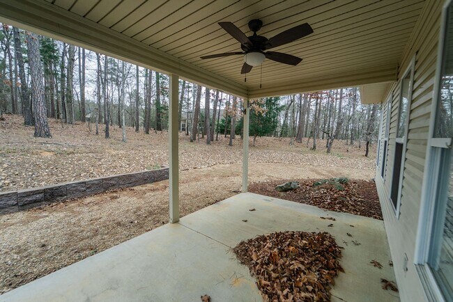 Building Photo - Charming 4 bedroom, 2 bathroom located in the picturesque Hot Springs Village