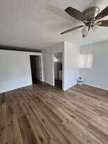 Building Photo - 524 S Harvard Blvd