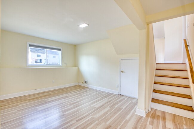 Building Photo - 54 Mary Ln