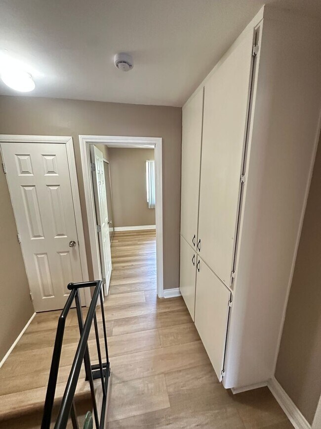 Building Photo - Beautiful 2BR/1BA two story condominium of...