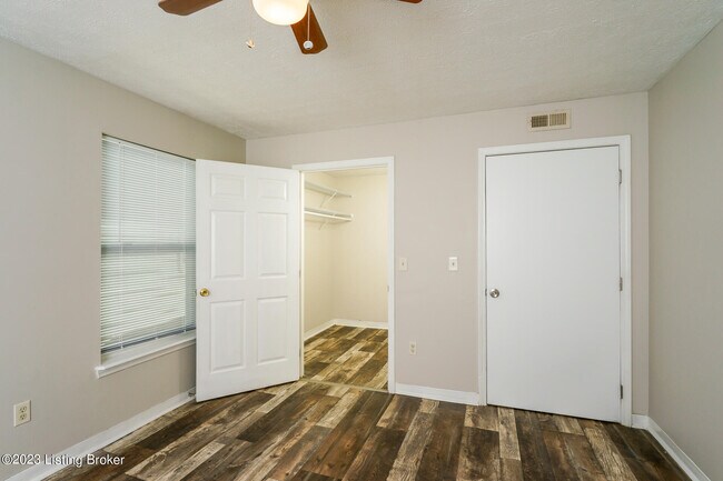 Building Photo - 2913 Dumesnil St