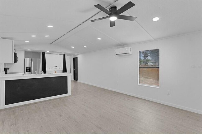 Building Photo - 33514 Luana Ct