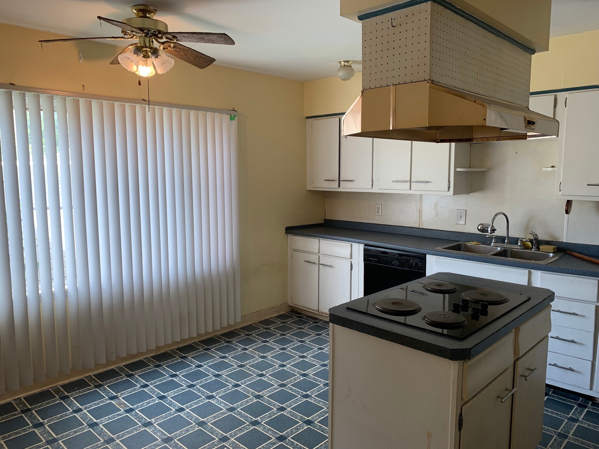 Building Photo - 238 Miller St