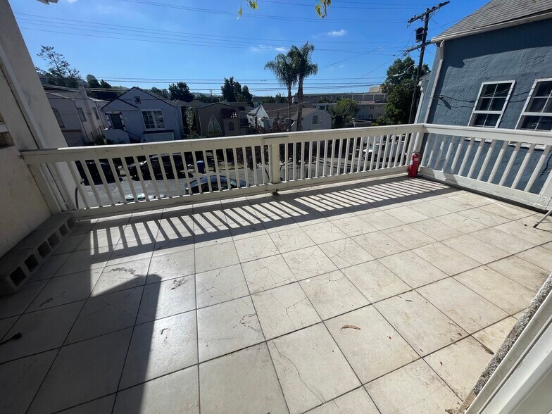 Balcony - 2951 68th Ave