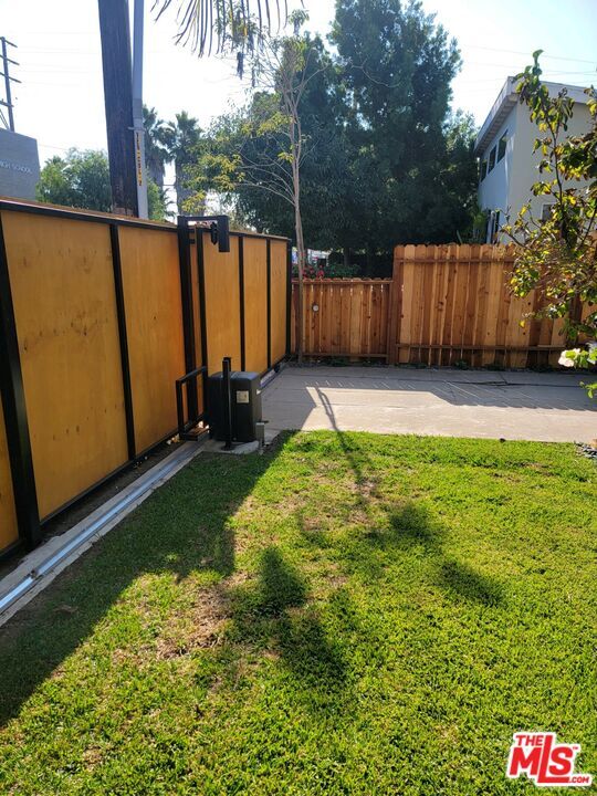 Building Photo - 825 Broadway St