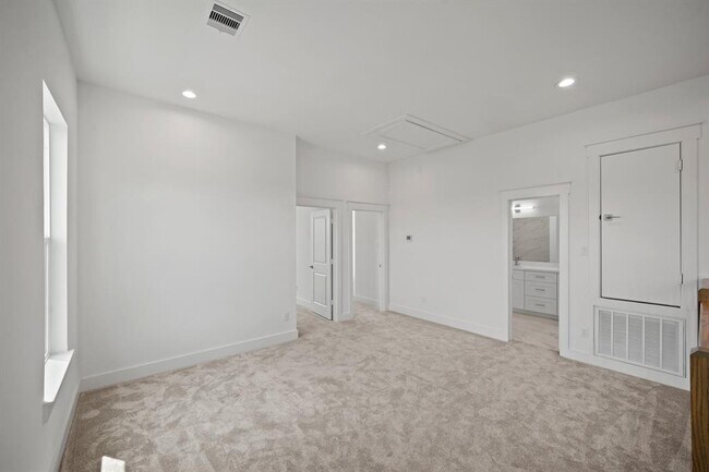Building Photo - 4914 Lavender St