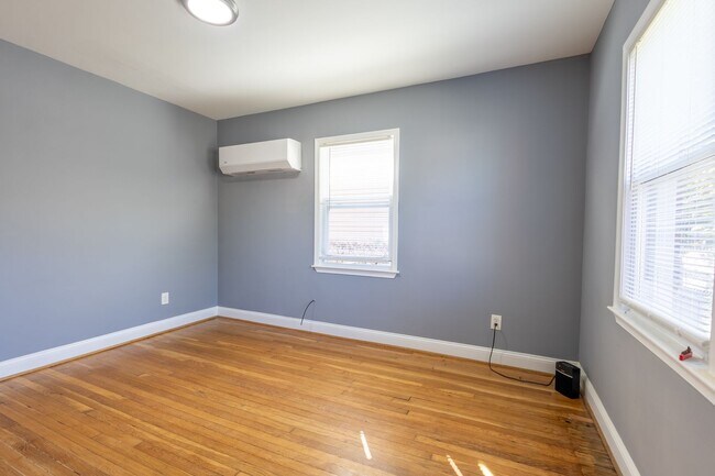 Building Photo - Charming 2 BR/1 BA Apartment in Anacostia!
