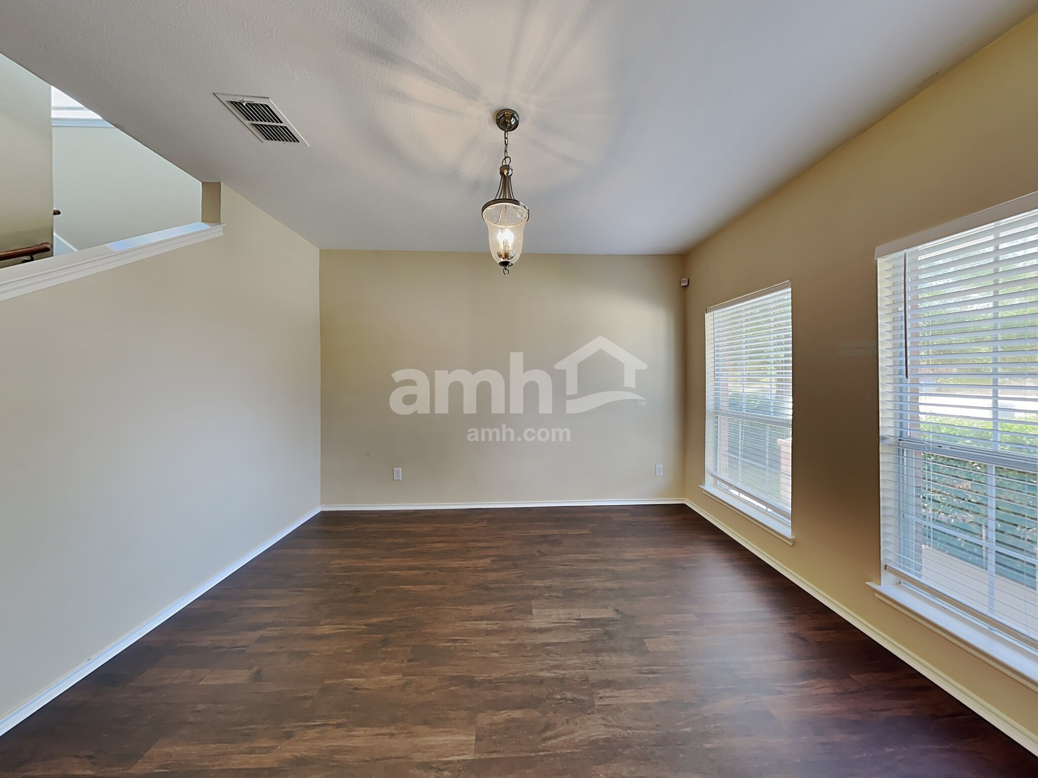 Building Photo - 1003 Utopia Ln