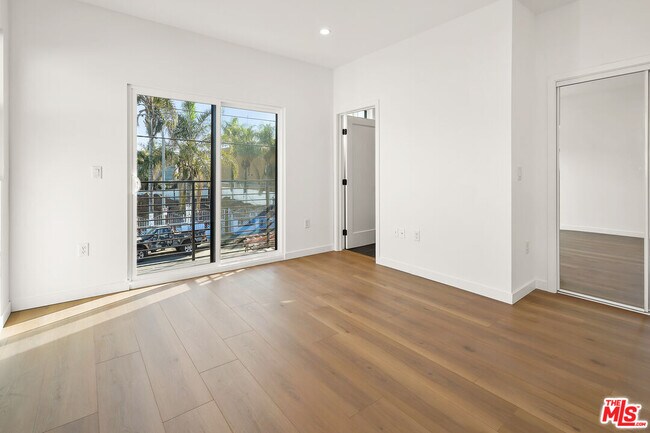 Building Photo - 1731 S New Hampshire Ave