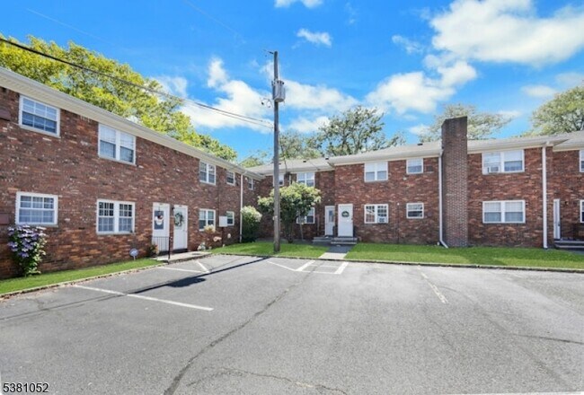 Building Photo - 1285 Valley Rd