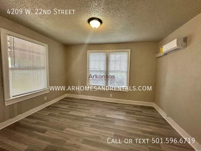 Building Photo - 4209 W 22nd St
