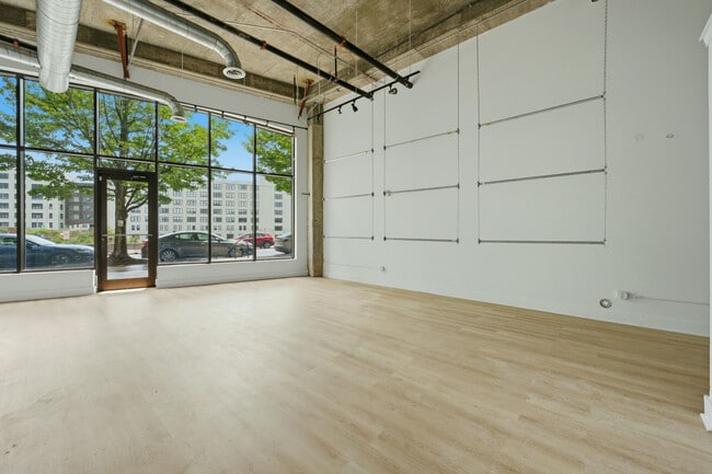Building Photo - 333 Nelson St SW