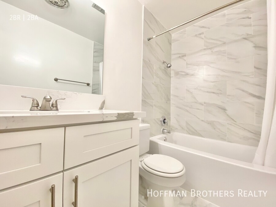 Building Photo - 7010 Lanewood Ave