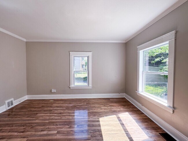 Building Photo - 2778 E 120th St