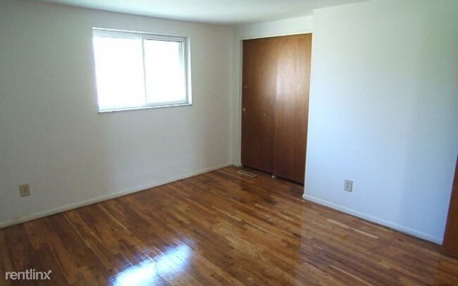 Building Photo - 2 br, 1 bath Townhome - 939 Woodhill Dr