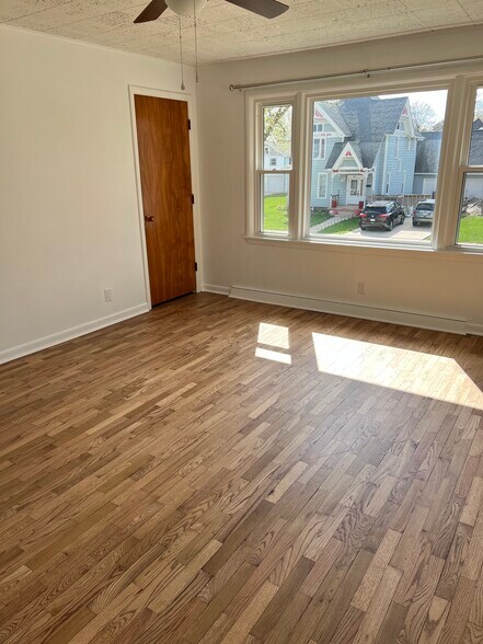 Living Room - 119 N Washington St