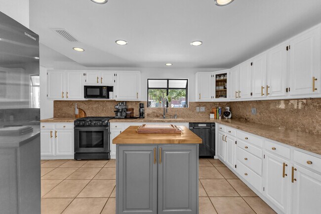 Building Photo - 45680 Vista Dorado Dr