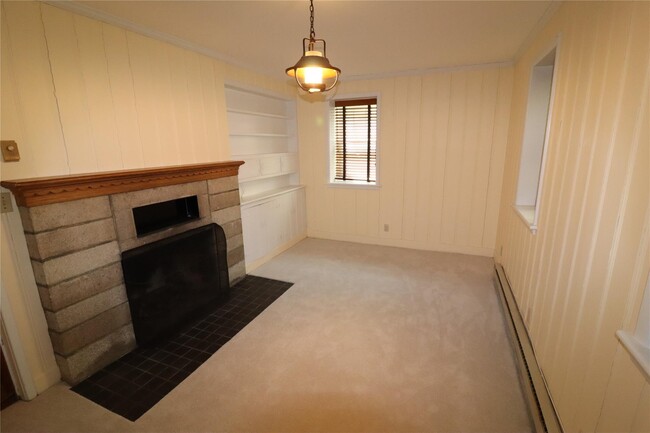 Building Photo - 215 Overland Rd