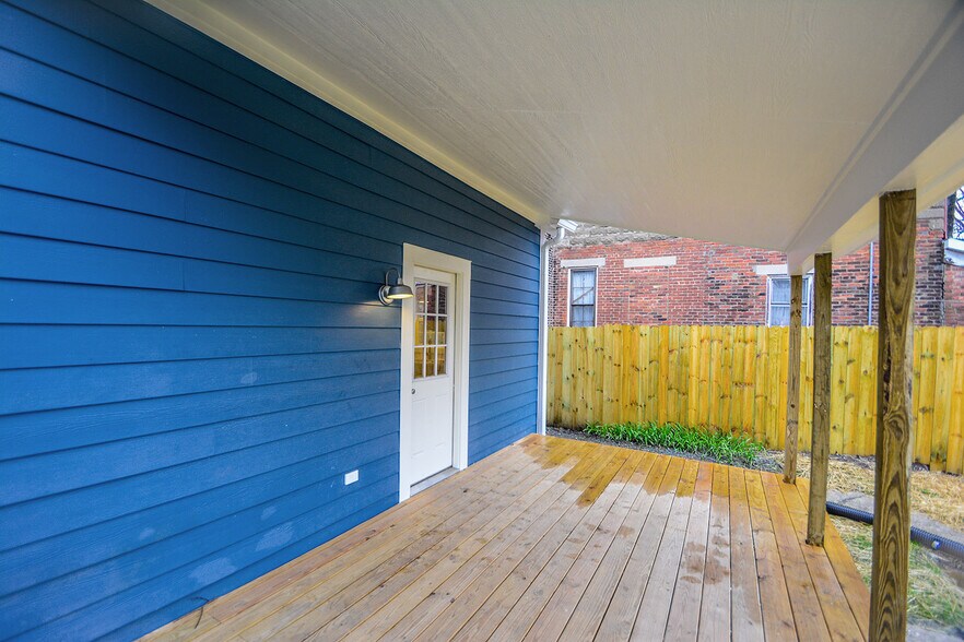 Back deck overlooking private fenced in yard - 1449 Fletcher Avenue