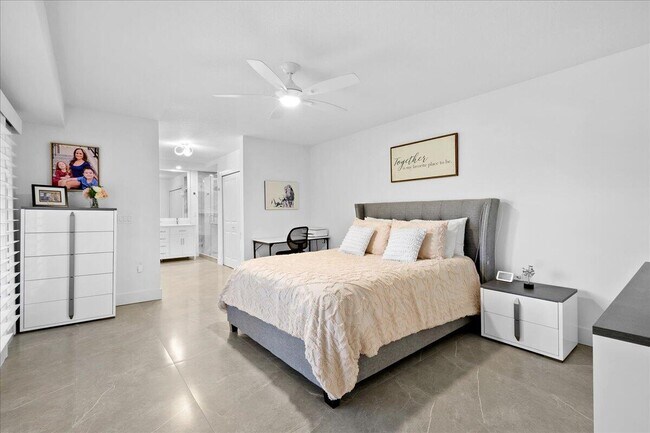 Building Photo - 709 7th Ln