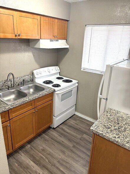 Building Photo - 1310 Bundrant Dr