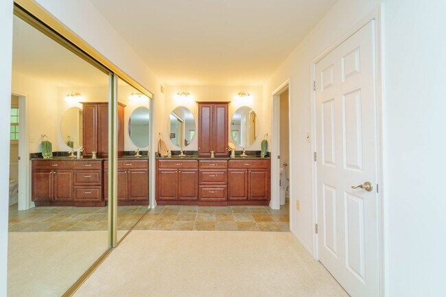 Building Photo - Meticulously Maintained 4 BR 2.5 BA Home in Burke, VA