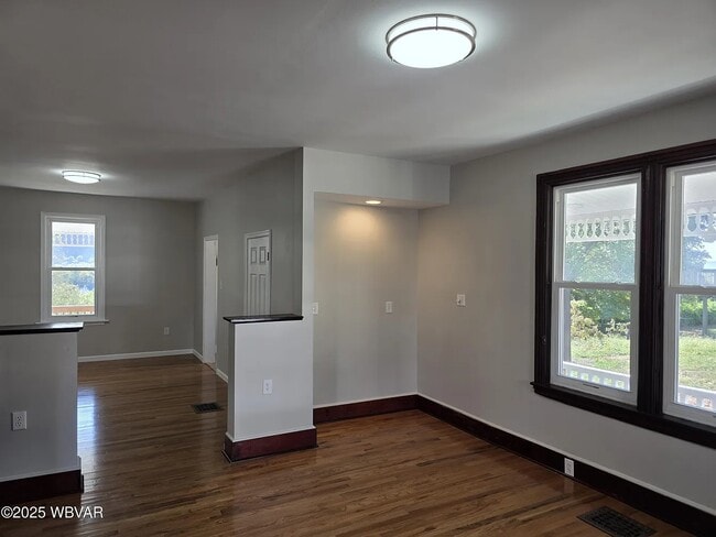 Building Photo - 77 E Houston Ave