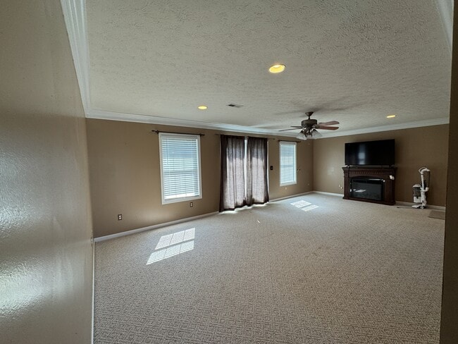 Building Photo - 36 Bayley Dr