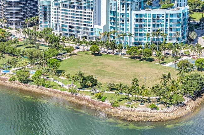 Building Photo - 1900 N Bayshore Dr