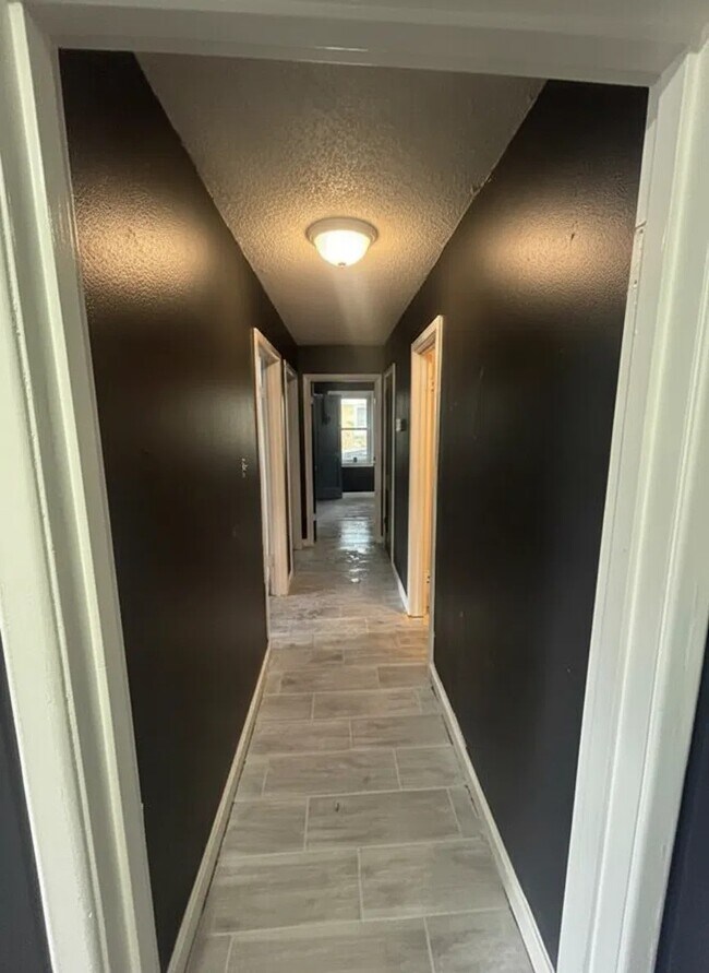 Building Photo - 2801 Alvin Ave