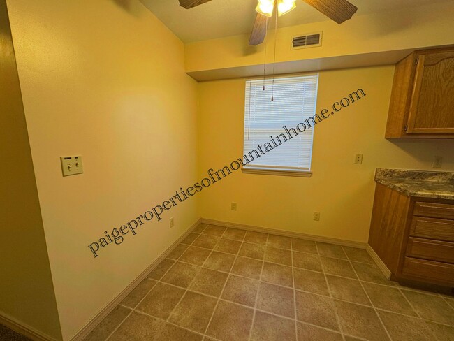 Building Photo - 1218/1220 Ridgecrest