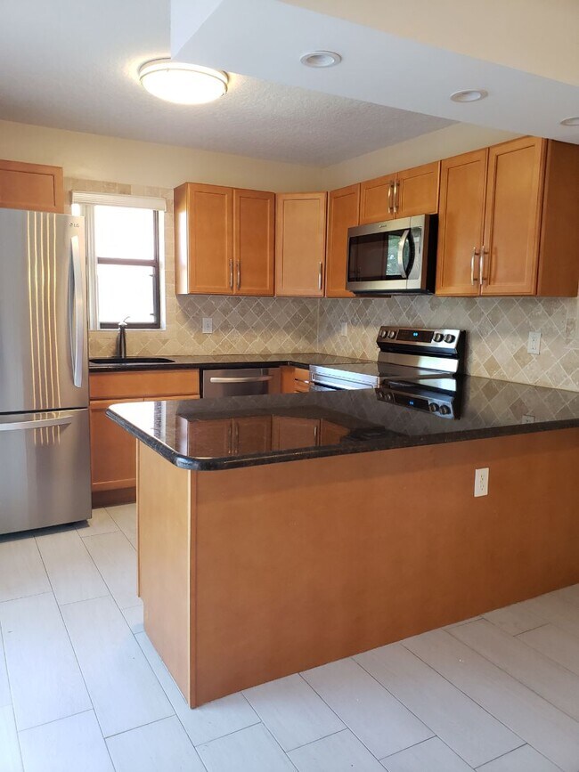 Building Photo - 7594 Courtyard Run W