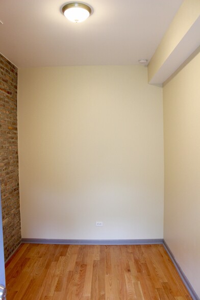 Building Photo - 708 S Laflin St