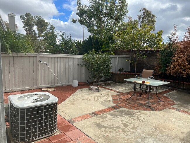 Building Photo - 2266 Aspen St