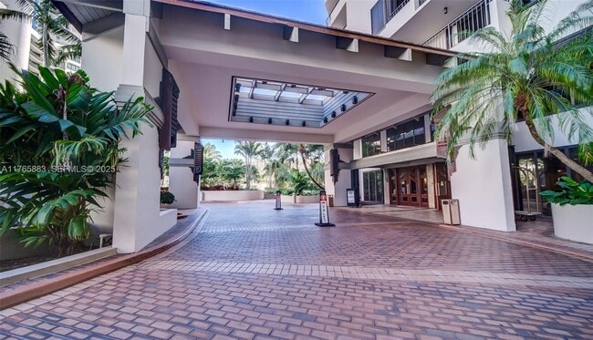 Building Photo - 520 Brickell Key Dr