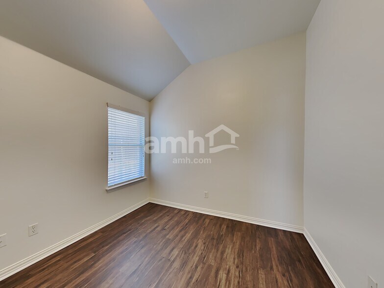Building Photo - 5332 Sioux Creek Ln
