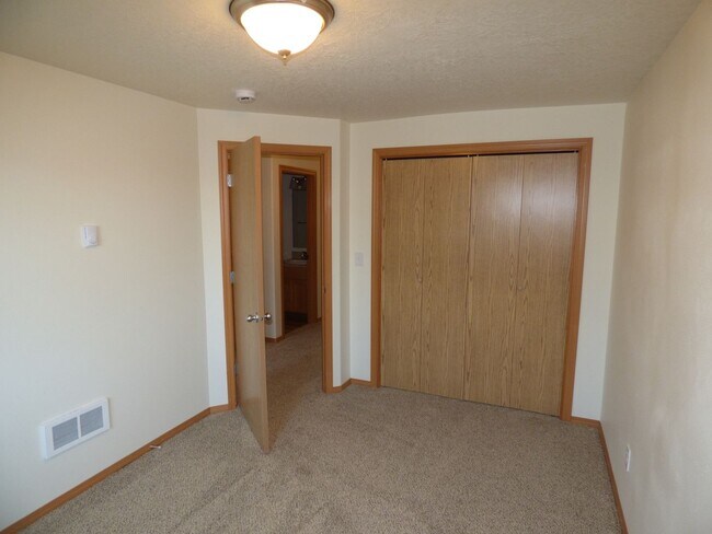 Building Photo - 261-263 Gwinn St Monmouth, OR 97351