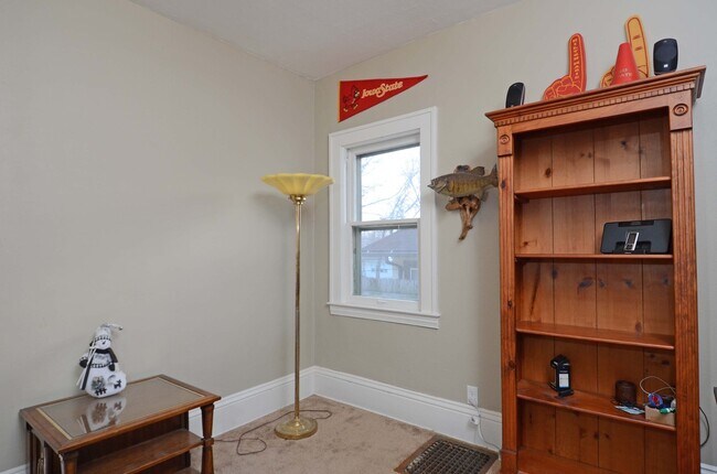 Building Photo - Gorgeous 3 Bed, 2 Bath Kingfield Home Available 9/10!