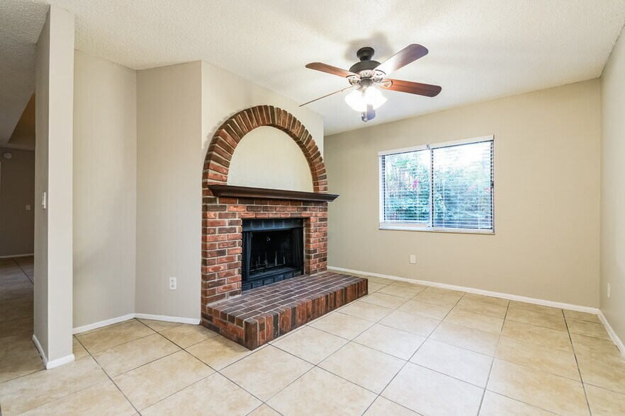 Building Photo - 490 Chicago Woods Cir