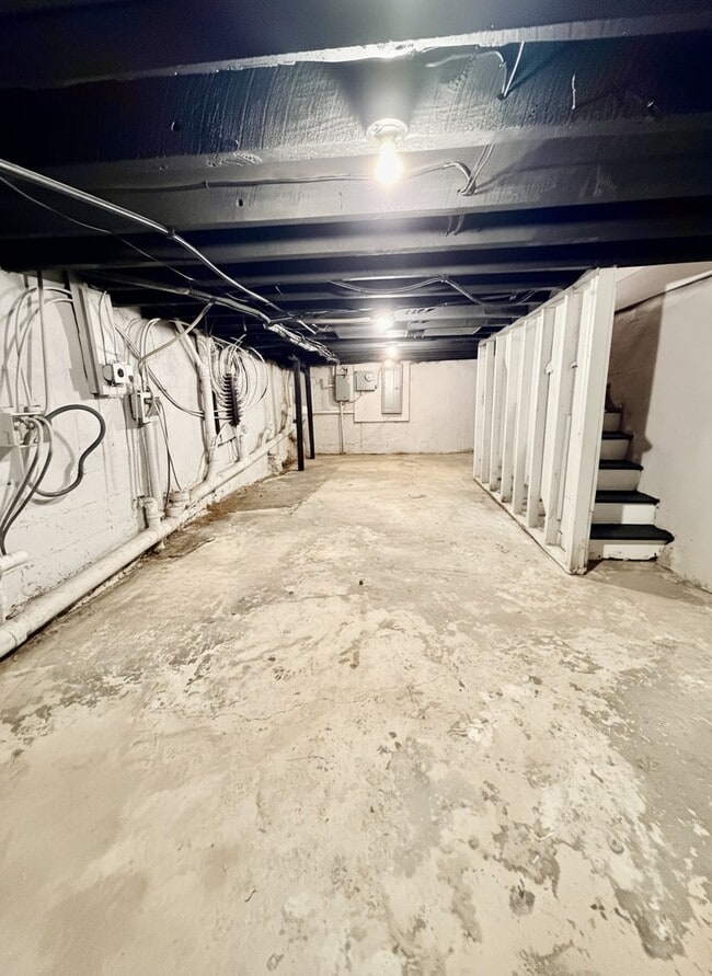 Building Photo - 665 E Wensley St