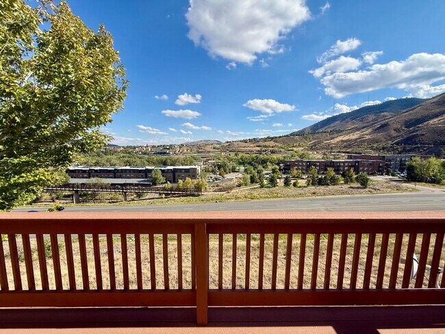 Building Photo - 537 Canyon View Dr