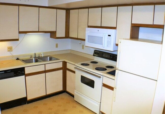 Building Photo - $1,125 | 2 Bedroom, 1 Bathroom Condo | Pet Friendly* | Available for August 1st, 2026 Move In!