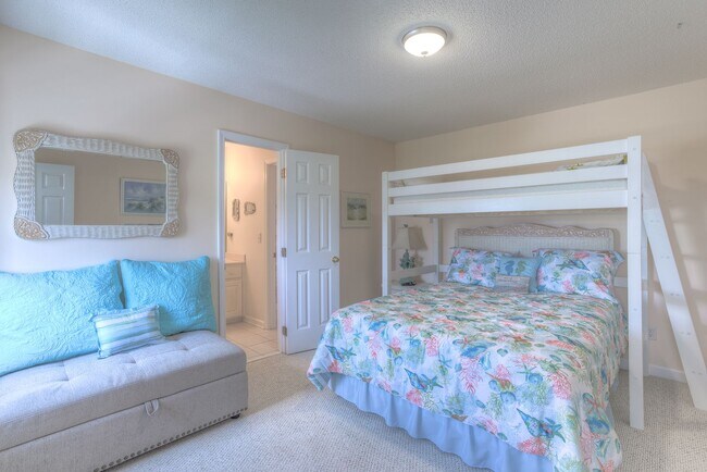 Building Photo - 837 Fort Fisher Blvd S