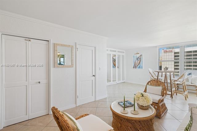 Building Photo - 2899 Collins Ave