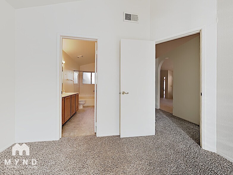 Building Photo - 1915 S 39th St