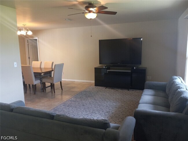 Building Photo - 1106 SE 21st Ln