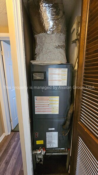 Building Photo - 8052 Hawthorne St