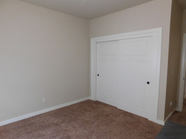 Building Photo - 3Bd/2.5Ba Two Story Townhouse - Available ...